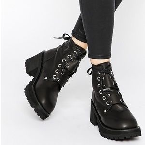 UNIF DEDI BOOTS SIZE 7 // Reserved